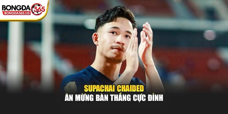 Supachai Chaided ăn mừng bàn thắng cực đỉnh